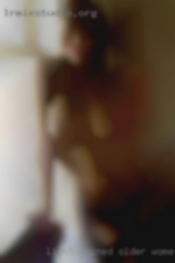 Light skined older women masturbating from Lawton.